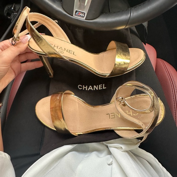 CHANEL HEELS - Picture 9 of 11
